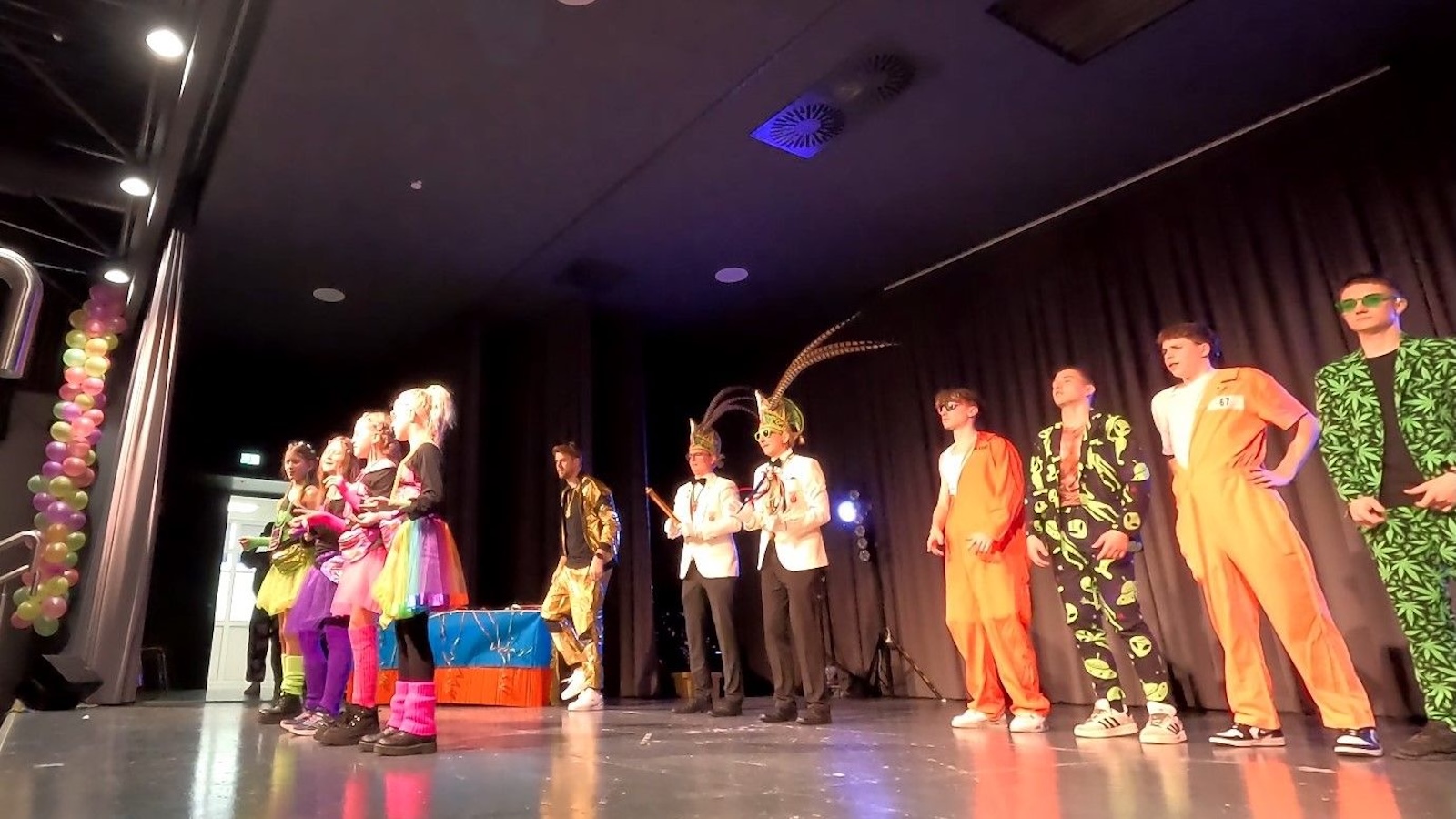 Man Teou Realschule! – Prinz Andreas und Elferrat besuchen Karnevalsfeier der Realschule Steinheim